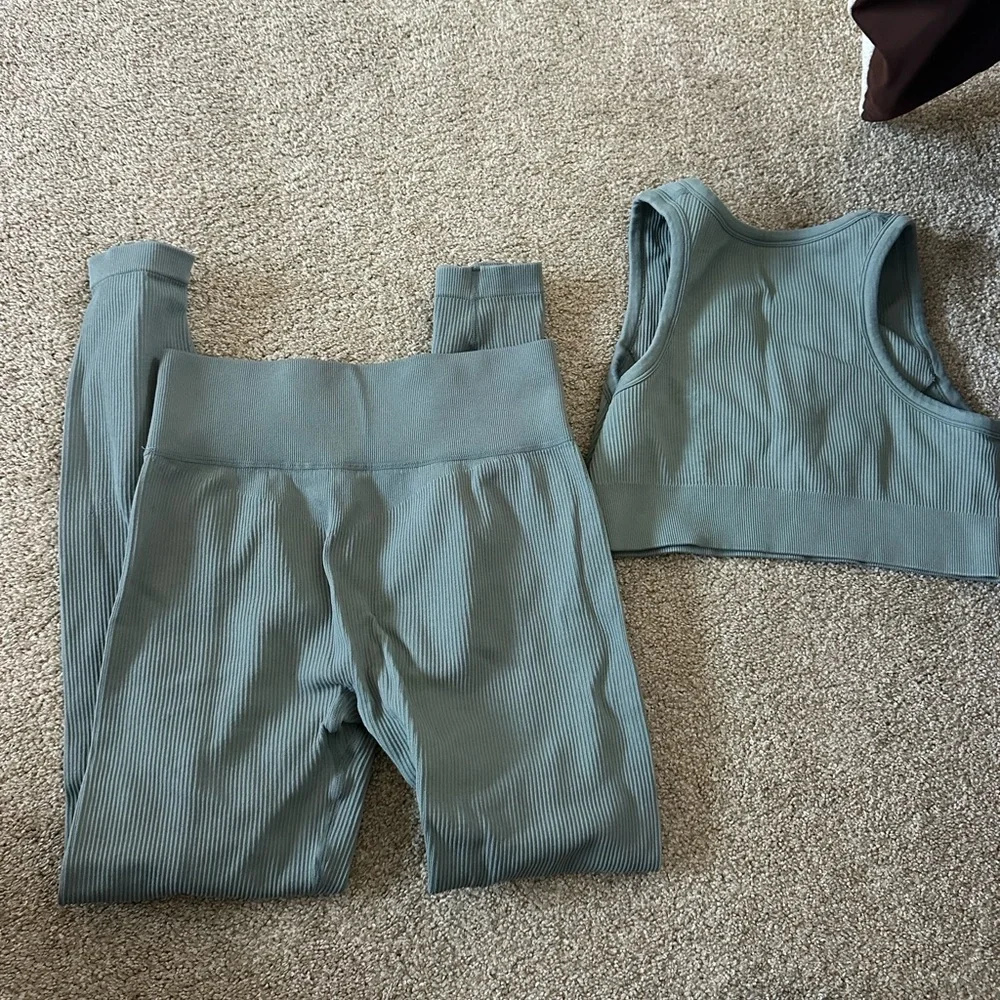 Bo + Tee Set Blue / Green workout set size large - Picture 2 of 5